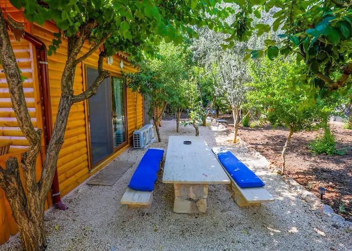 Garden Bungalow