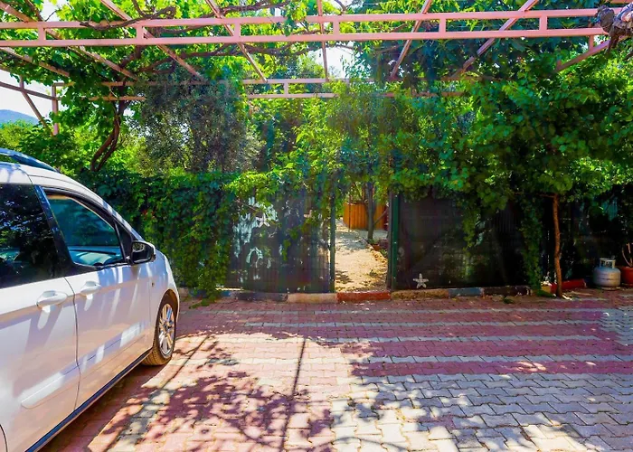 Garden bungalow